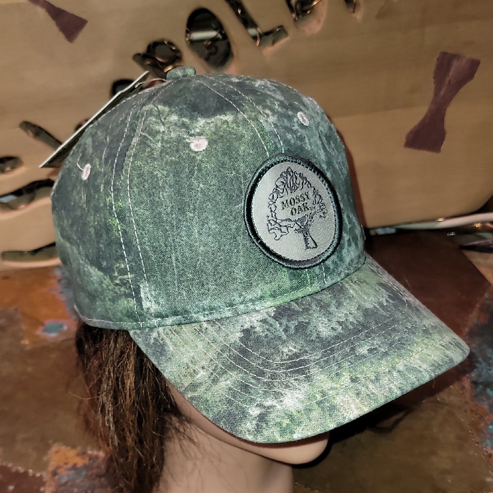 New With Tags. Mossy Oak Green Camouflage Snapback.